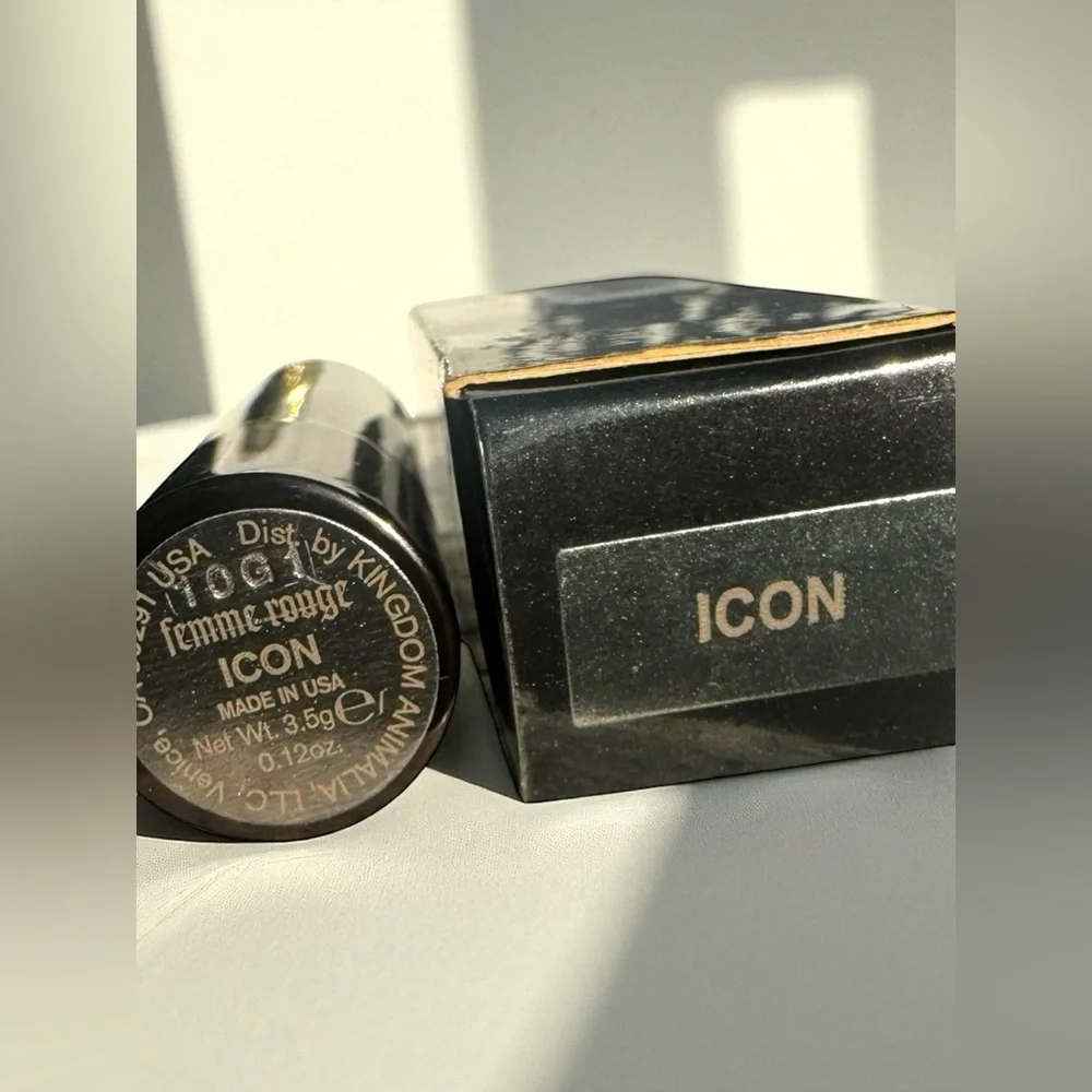 HOURGLASS ICON FEMME ROUGE VELVET CRÈME LIPSTICK. NEW IN BOX.